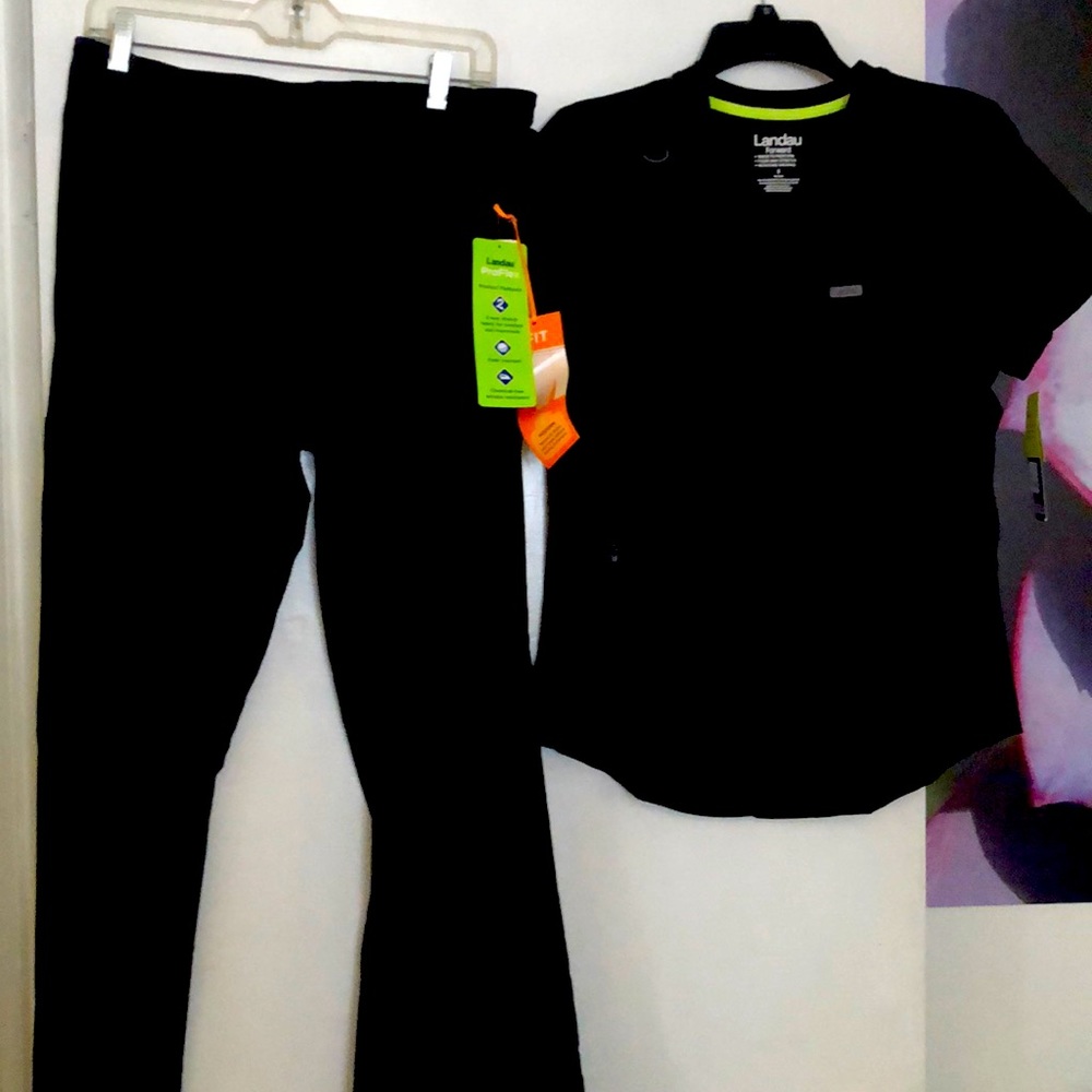 Landau Forward scrub set